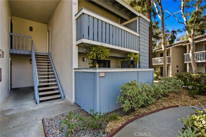 Upstairs, Corner Unit-Private