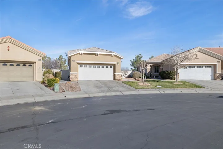 10491 Glen Oaks Lane, Apple Valley, California 92308