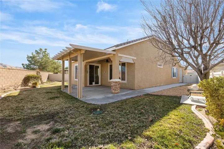 10491 Glen Oaks Lane, Apple Valley, California 92308
