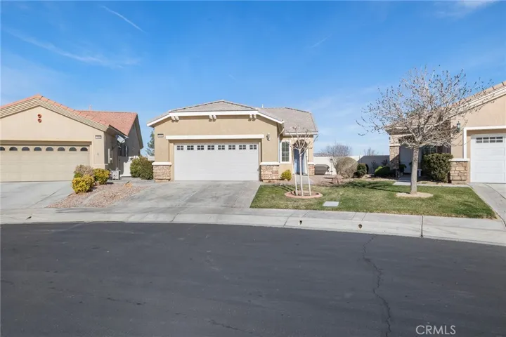 10491 Glen Oaks Lane, Apple Valley, California 92308