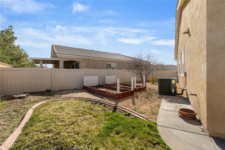 10491 Glen Oaks Lane, Apple Valley, California 92308