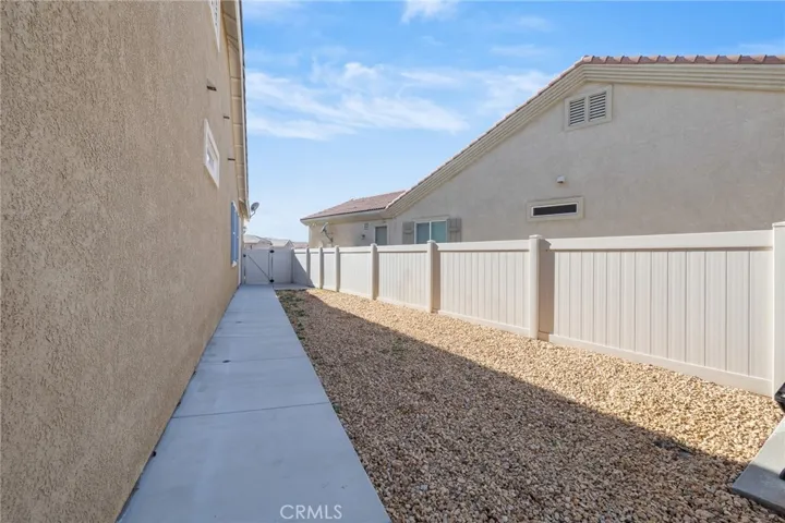 10491 Glen Oaks Lane, Apple Valley, California 92308