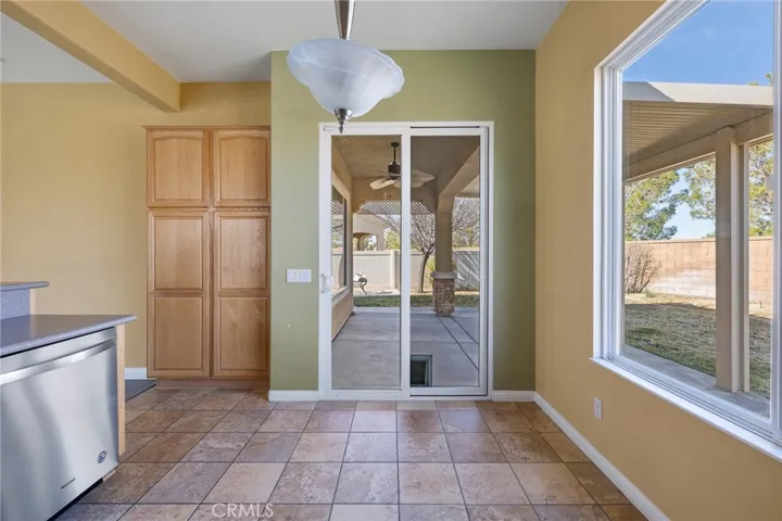 10491 Glen Oaks Lane, Apple Valley, California 92308