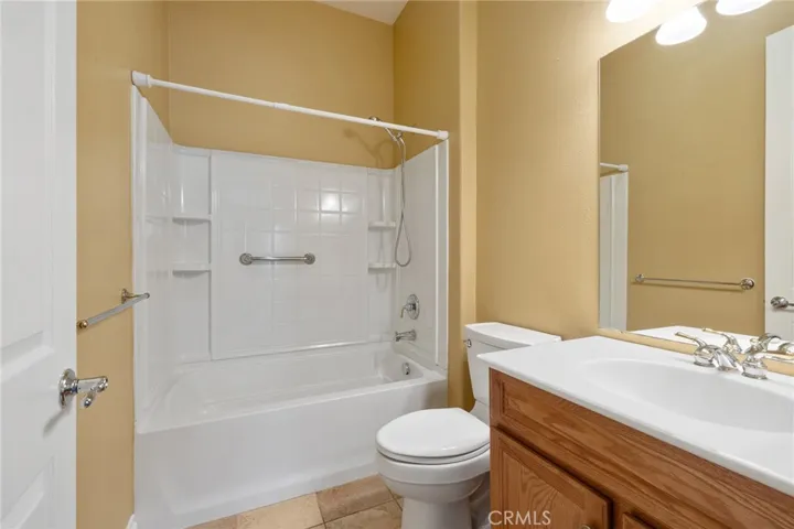 10491 Glen Oaks Lane, Apple Valley, California 92308