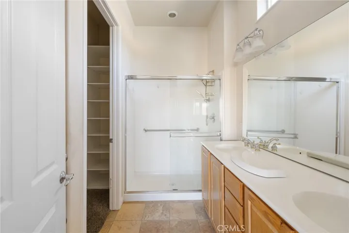 10491 Glen Oaks Lane, Apple Valley, California 92308