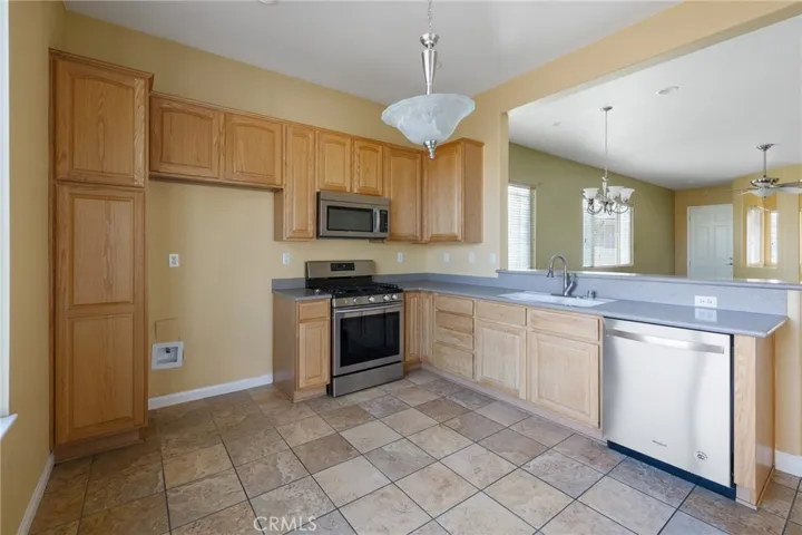 10491 Glen Oaks Lane, Apple Valley, California 92308