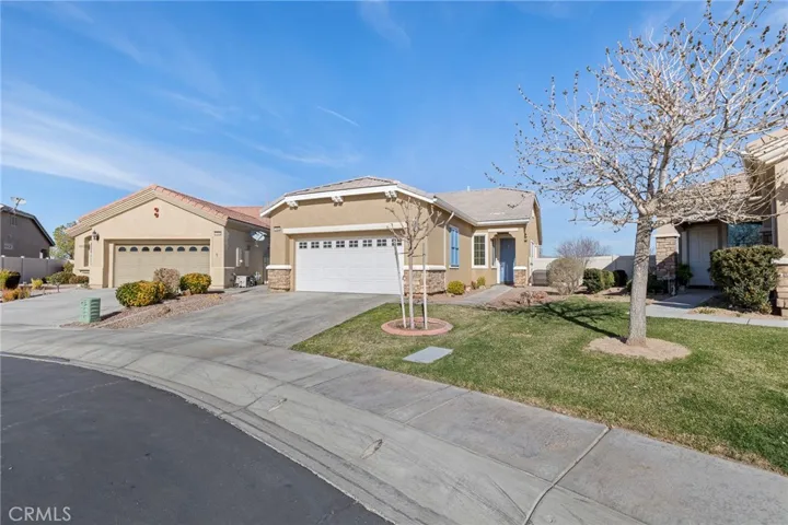 10491 Glen Oaks Lane, Apple Valley, California 92308