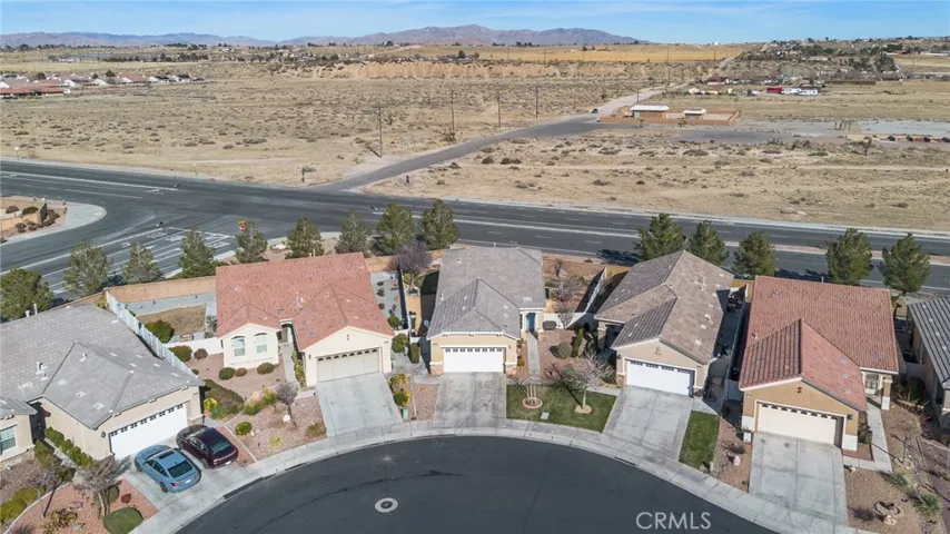 10491 Glen Oaks Lane, Apple Valley, California 92308