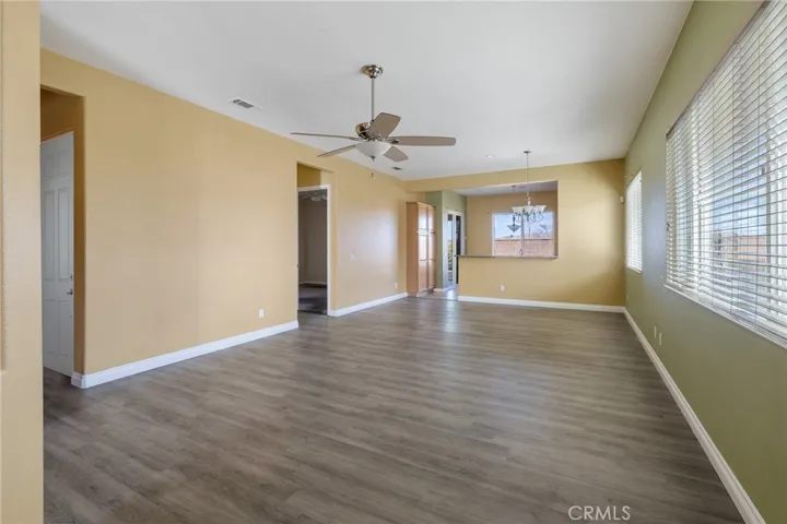 10491 Glen Oaks Lane, Apple Valley, California 92308