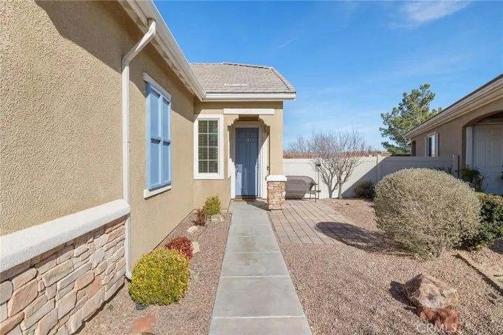 10491 Glen Oaks Lane, Apple Valley, California 92308
