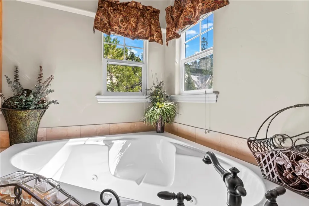 28449 Fresh Spring Lane, Lake Arrowhead, California 92352 home-pic-44