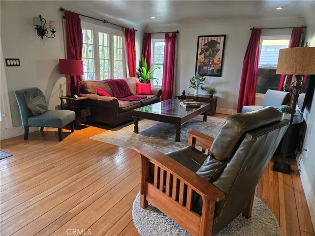 916 S Highland Avenue, Los Angeles, California 90036