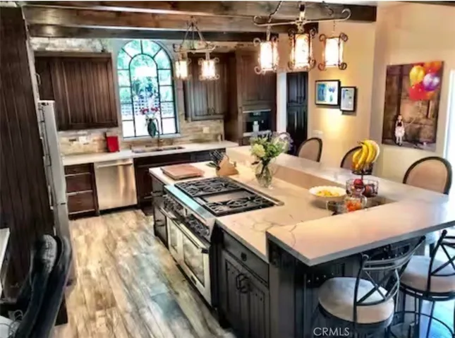 916 S Highland Avenue, Los Angeles, California 90036