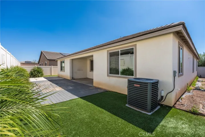 side yard/dog run potential