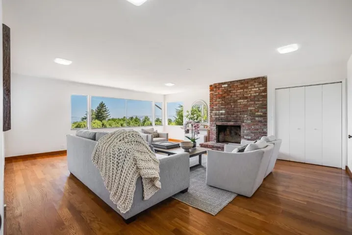 24785 Prospect Avenue, Los Altos Hills, California 94022
