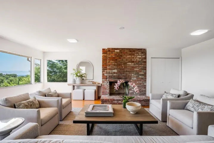 24785 Prospect Avenue, Los Altos Hills, California 94022