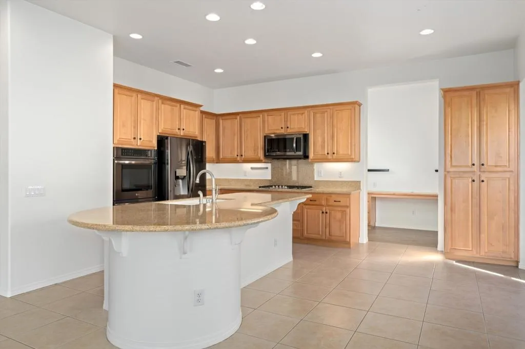 4 Loch Ness Lake Court, Rancho Mirage, California 92270 home-pic-20