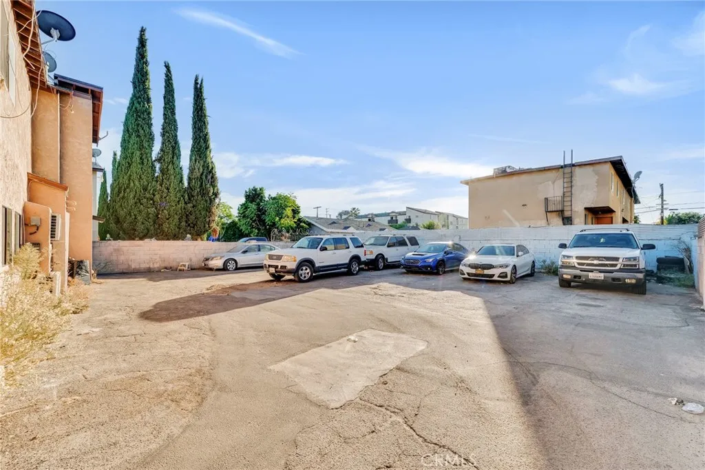 6827 Radford Avenue, North Hollywood, California 91605 home-pic-24