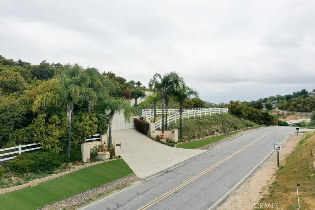 37305 Calle De Lobo, Murrieta, California 92562 home-pic-3