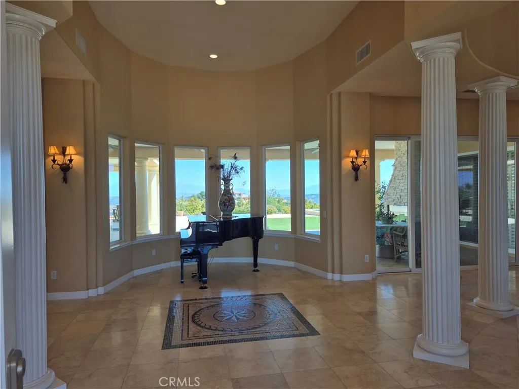 37305 Calle De Lobo, Murrieta, California 92562 home-pic-16