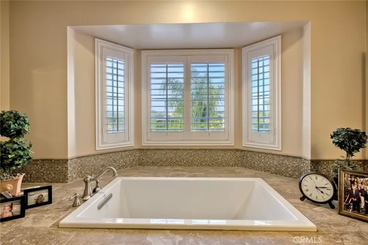 Primary bathtub