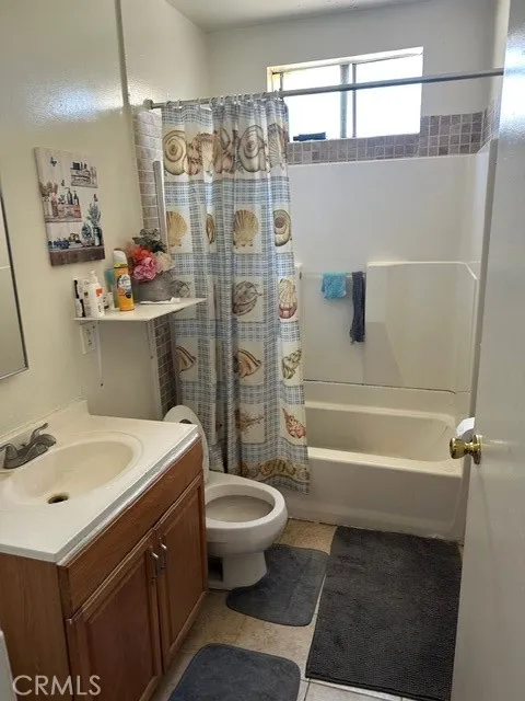 201 W Raymond Street, Compton, California 90220 home-pic-3