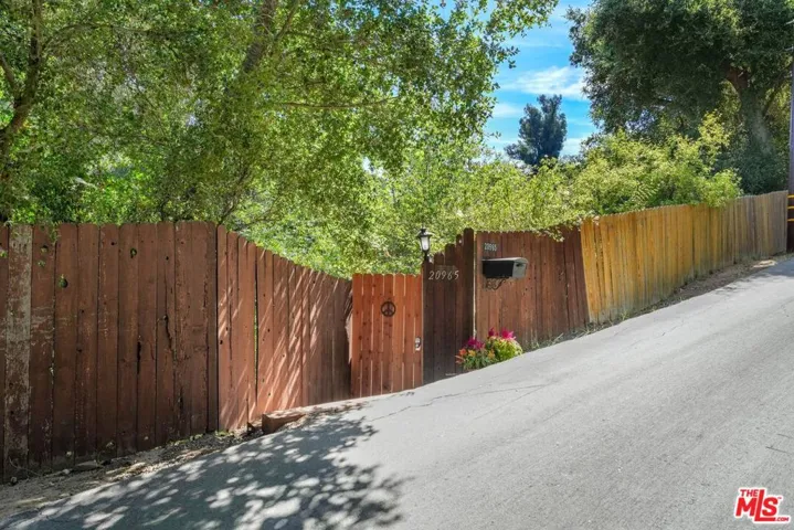 20965 Canyon Trail, Topanga, California 90290