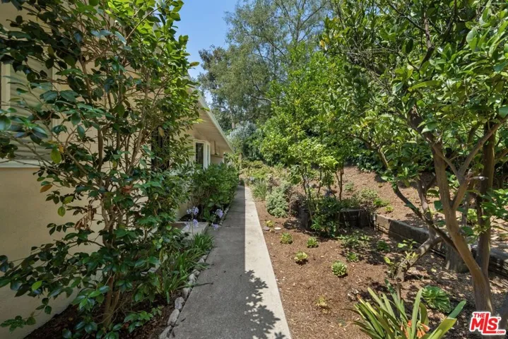 8961 Wonderland Park Avenue, Los Angeles, California 90046