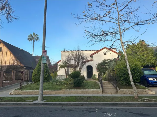 733 N Sierra Bonita Avenue, Los Angeles, California 90046, 3 Bedrooms Bedrooms, ,1 BathroomBathrooms,Residential,For Sale,Sierra Bonita,TR25018626