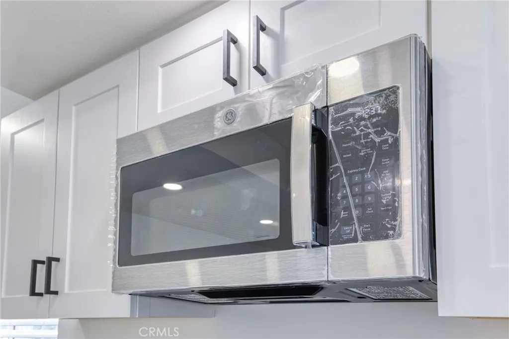 Microwave with exhaust to exterior of building