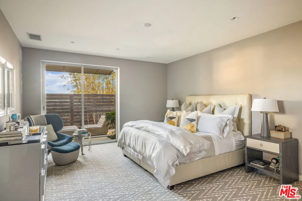 1645 Carla, Beverly Hills, California 90210 home-pic-20