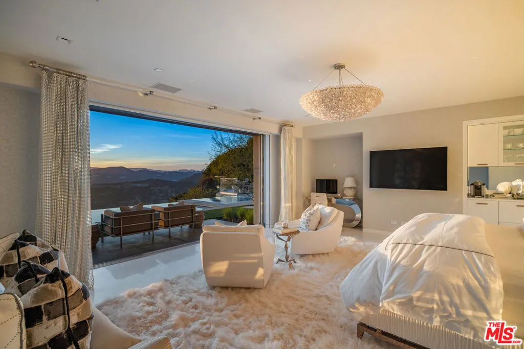 1645 Carla, Beverly Hills, California 90210 home-pic-17