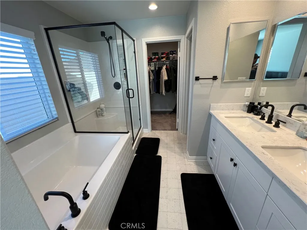 20069 Breeze Blooms Drive, Riverside, California 92507 home-pic-20