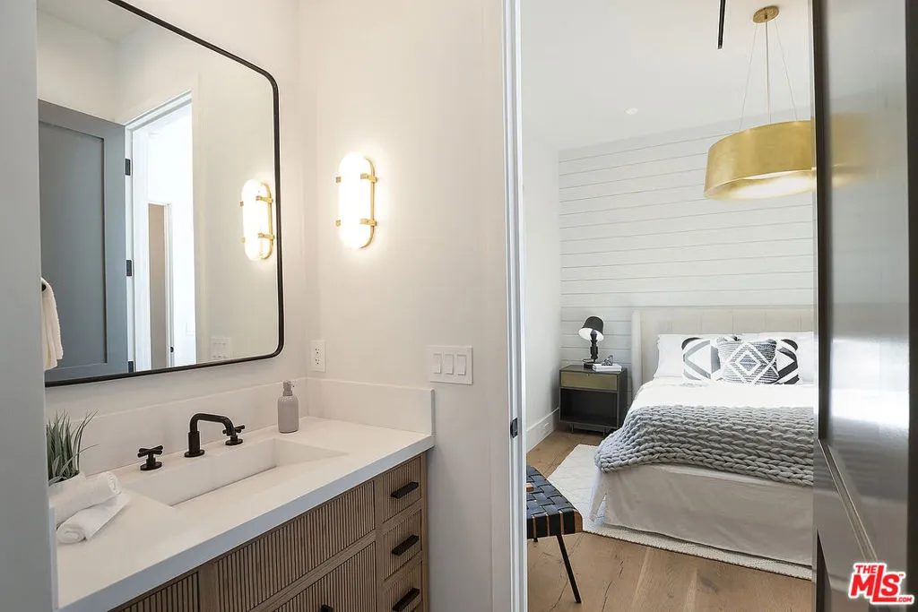 521 N Formosa Avenue, Los Angeles, California 90036 home-pic-18