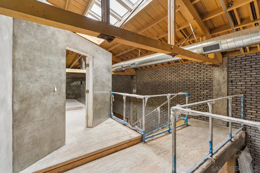 843 10th Ave A  home-pic-42