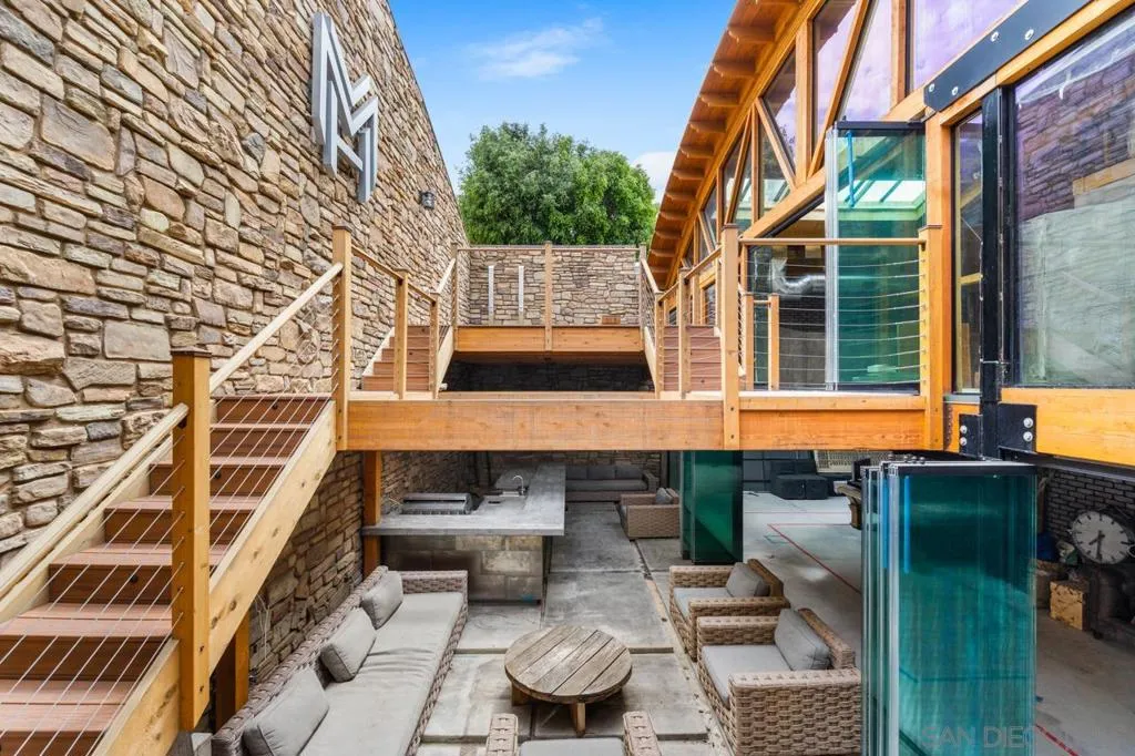 843 10th Ave A  home-pic-1