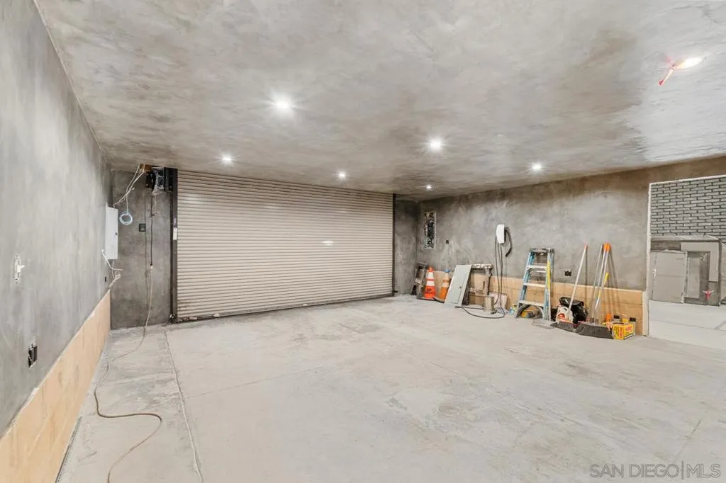 843 10th Ave A  home-pic-34