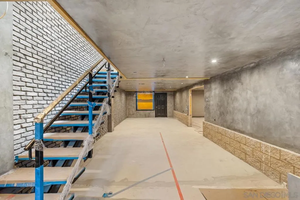 843 10th Ave A  home-pic-32