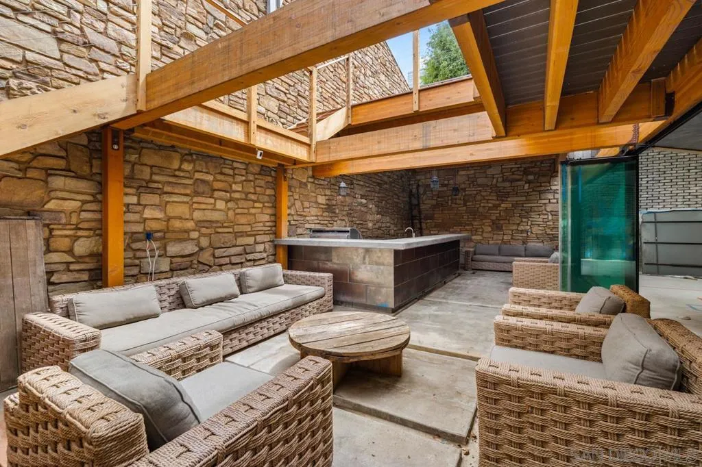 843 10th Ave A  home-pic-14