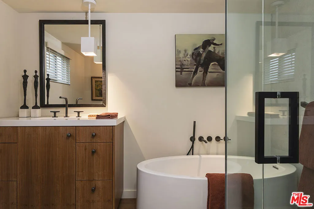 9258 Swallow Drive, Los Angeles, California 90069 home-pic-13