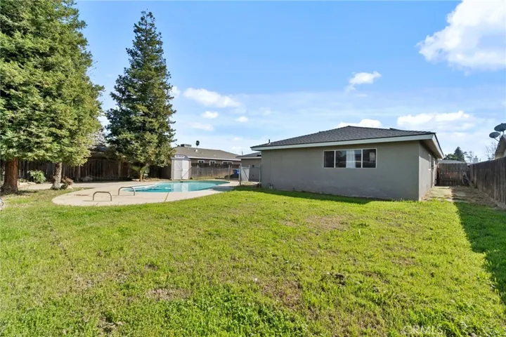 2713 Holiday Way, Madera, California 93637