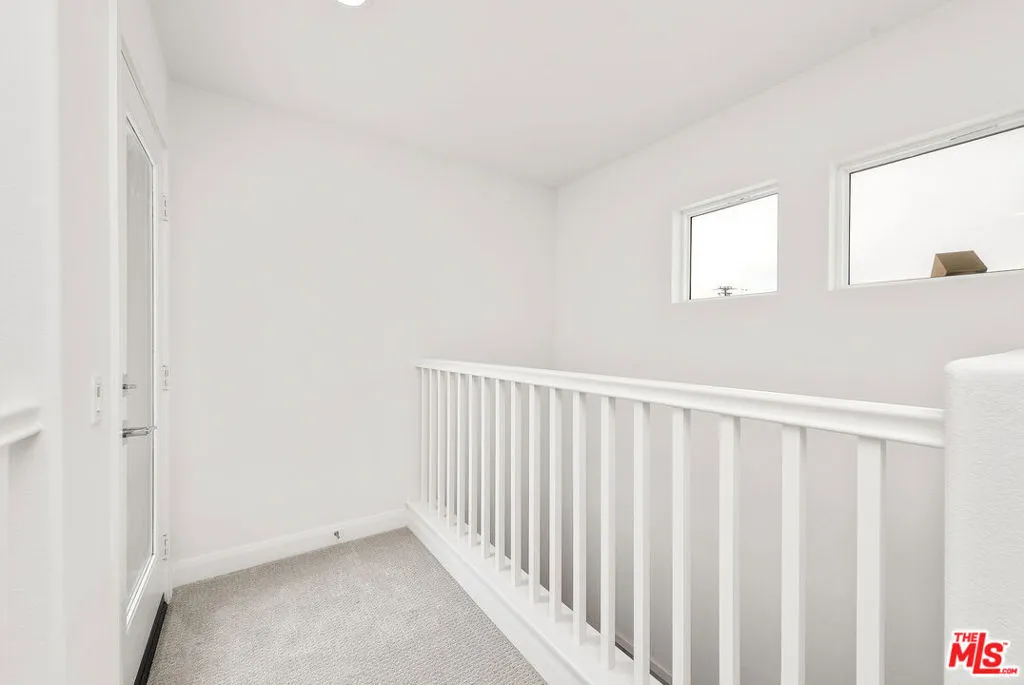516 E Imperial Avenue, El Segundo, California 90245 home-pic-32