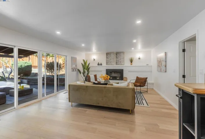 17007 High Pine Way, Castro Valley, California 94546