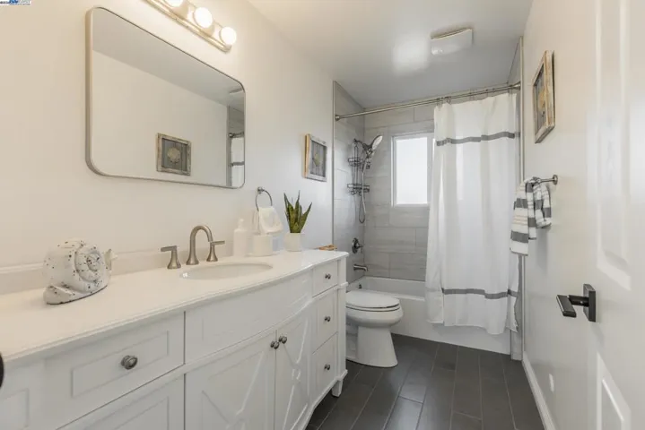 17007 High Pine Way, Castro Valley, California 94546