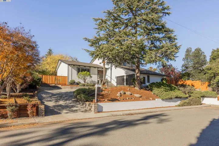 17007 High Pine Way, Castro Valley, California 94546