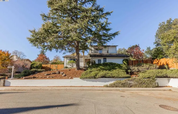 17007 High Pine Way, Castro Valley, California 94546
