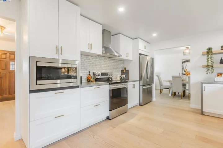 17007 High Pine Way, Castro Valley, California 94546