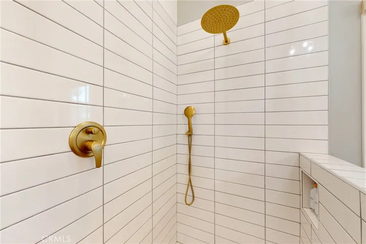 Beautifully appointed shower