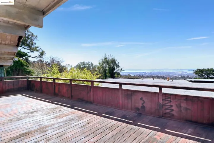 41 Hemlock Ln, Oakland, California 94611