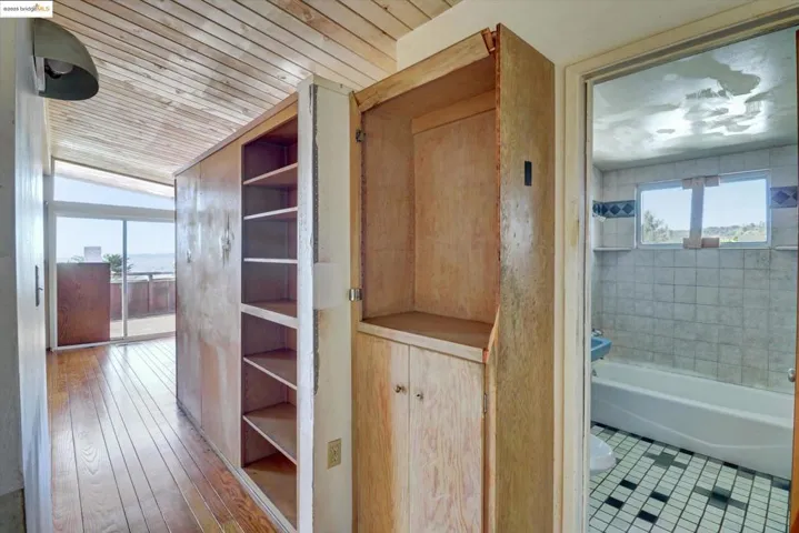 41 Hemlock Ln, Oakland, California 94611